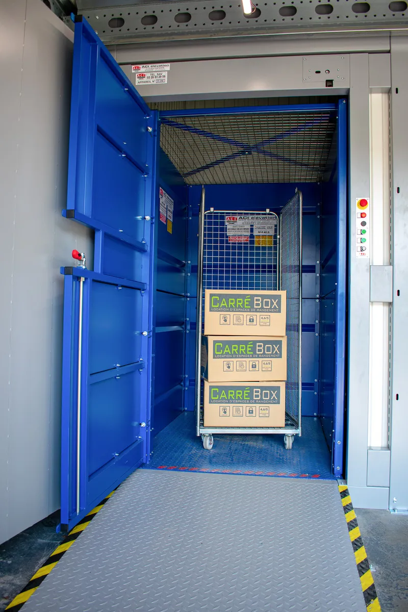 Monte-charge du centre Carrébox Compiègne