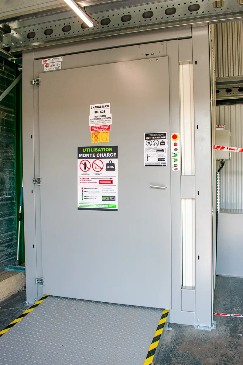 Monte-charge du centre Carrébox Compiègne