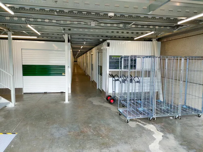 Entrée centre de stockage Carrébox Roncq-Tourcoing