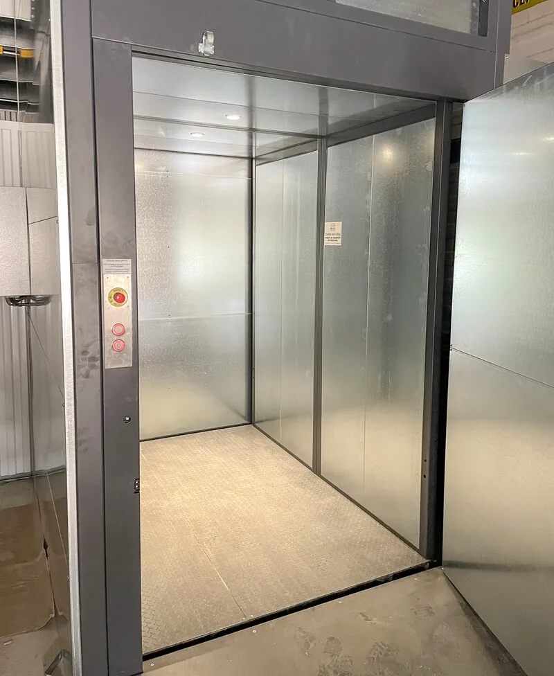 Monte-charge du centre Carrébox Creil Verneuil